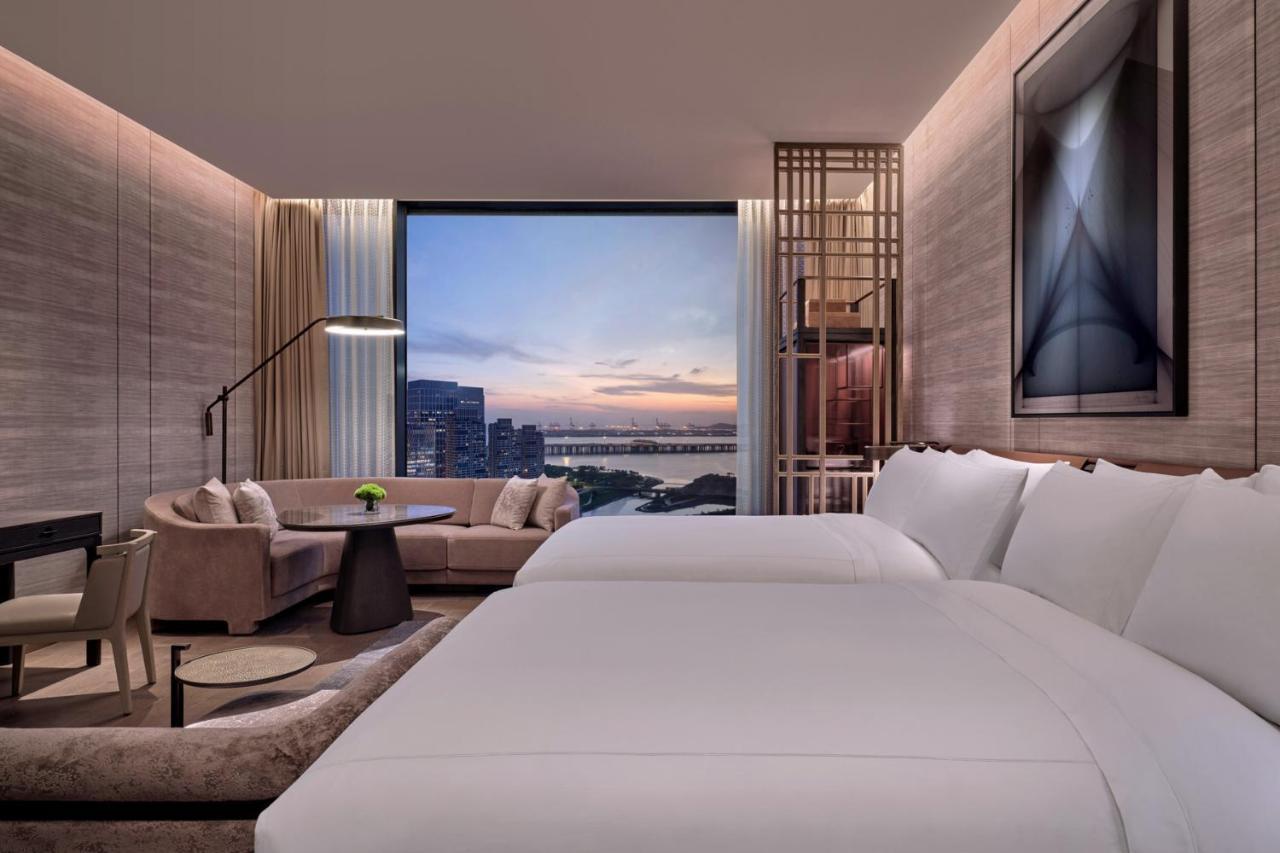 Conrad Shenzhen, The First Art Museum Hotel In Greater Bay Area With The Stunning Bay And Sunset View In The Hotel Terrace Exteriér fotografie