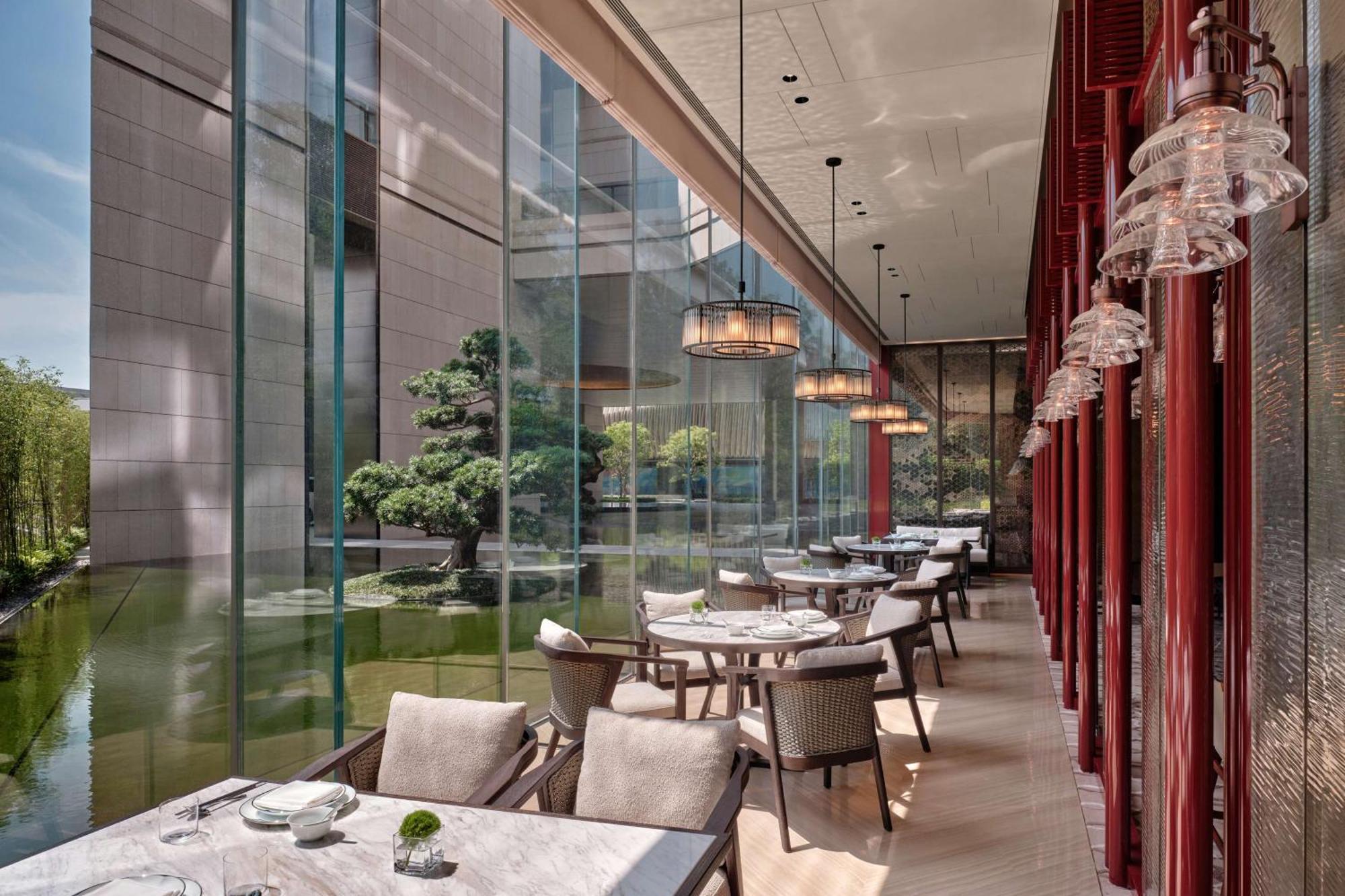 Conrad Shenzhen, The First Art Museum Hotel In Greater Bay Area With The Stunning Bay And Sunset View In The Hotel Terrace Exteriér fotografie