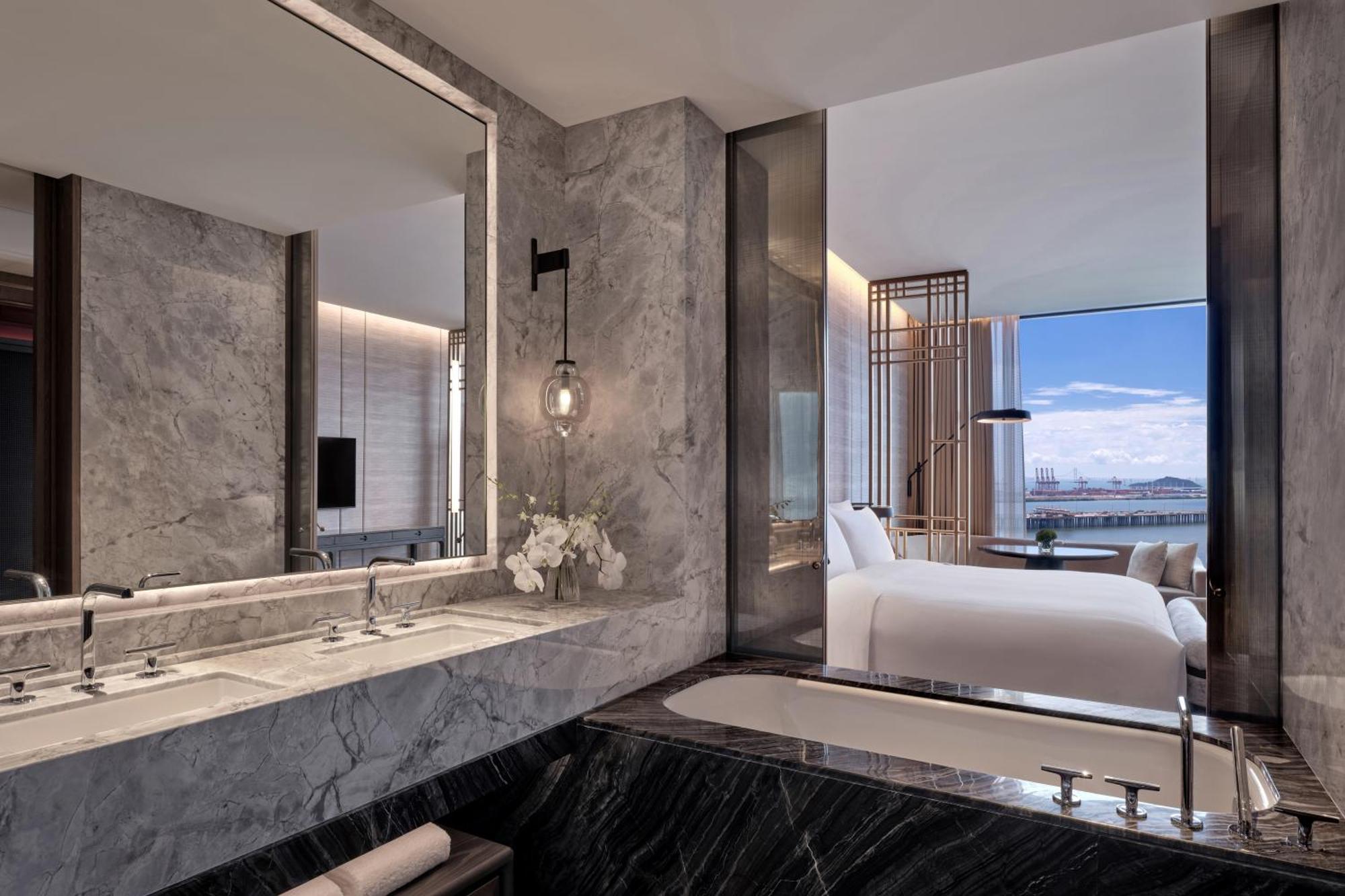 Conrad Shenzhen, The First Art Museum Hotel In Greater Bay Area With The Stunning Bay And Sunset View In The Hotel Terrace Exteriér fotografie